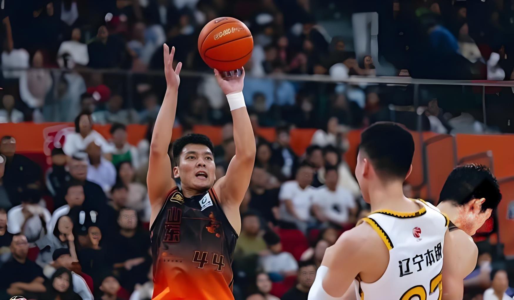 华体会体育-山东男篮训练开放日，赛前刷新队史纪录引欢呼，国王杯在即，训练强度明显提升(男篮世锦赛冠军)