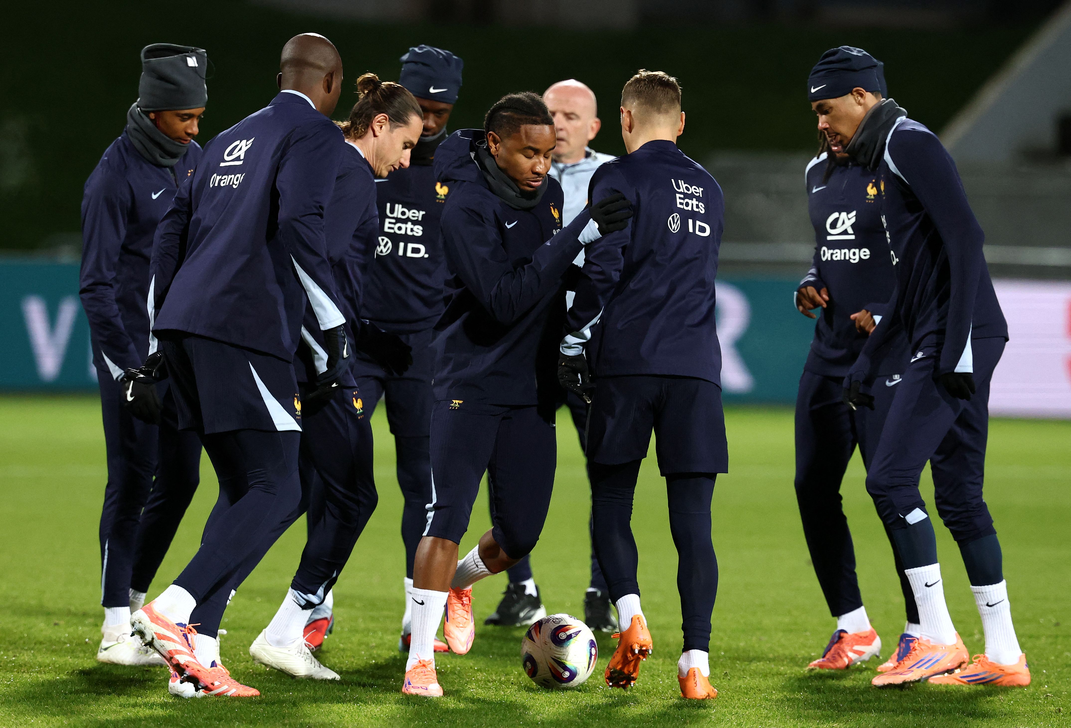 赛地聚焦：法国杯国际比赛日热度飙升；里尔造点机会；赛场秩序良好；控场能力受关注的简单介绍