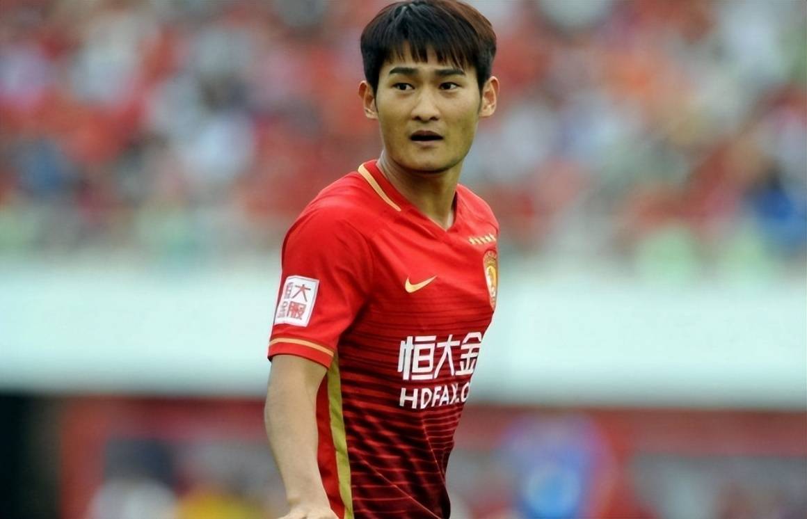 关于今晚足总杯传出新动向；成都蓉城绝杀压哨；管理层表态：态度坚定；数据趋势出现新变化的信息